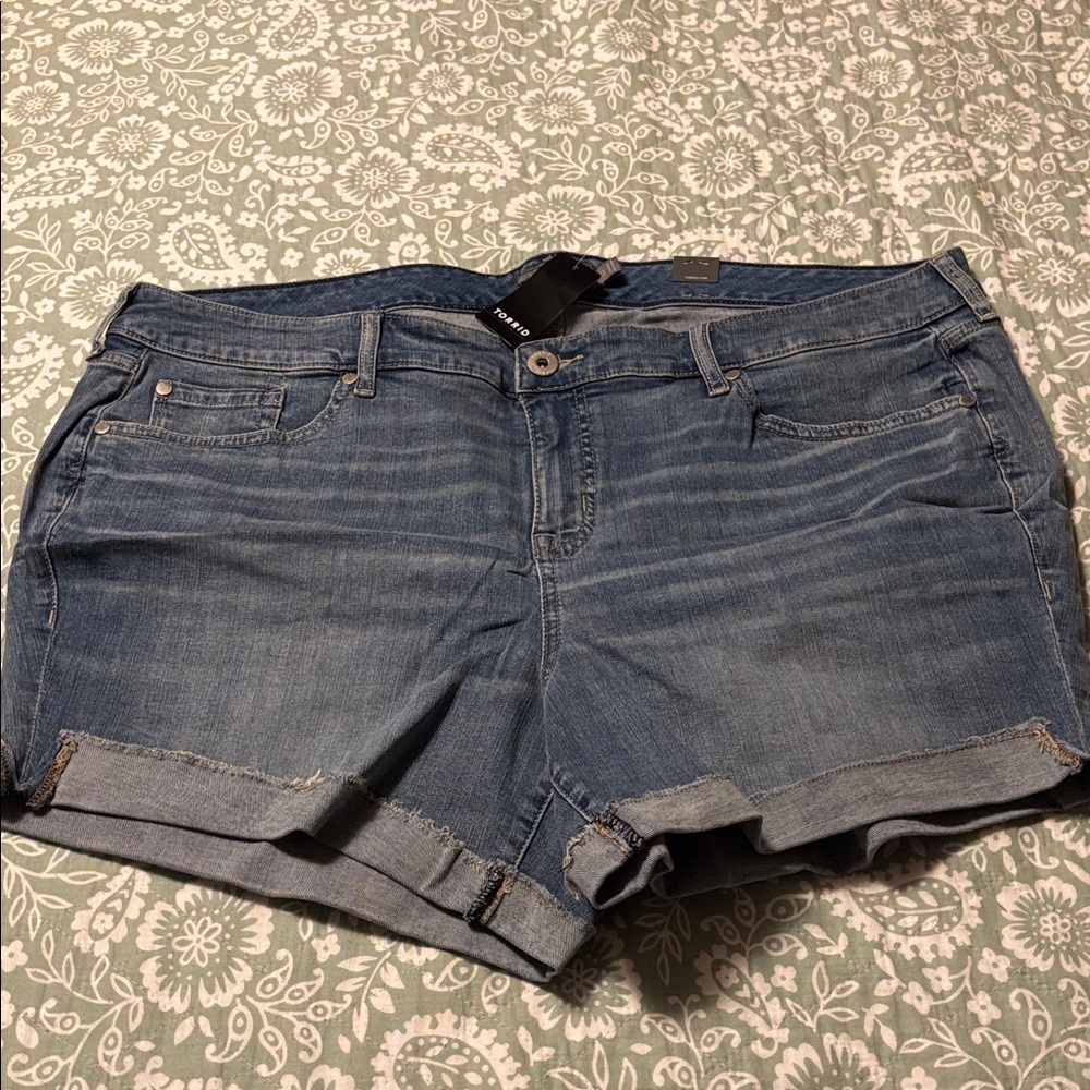 Torrid Blue Jean Split Hem Shorts Size 22